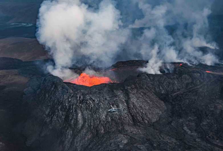 Reykjavik: 45-Minute Volcano Sightseeing Helicopter Tour - Flying over Reykjanes lava fields and craters