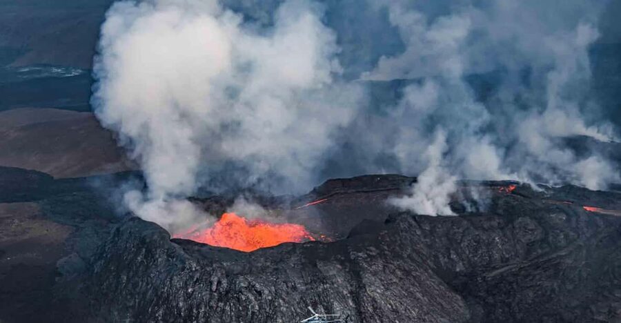 Reykjavik: 45-Minute Volcano Sightseeing Helicopter Tour - Crossing the capital region in five minutes