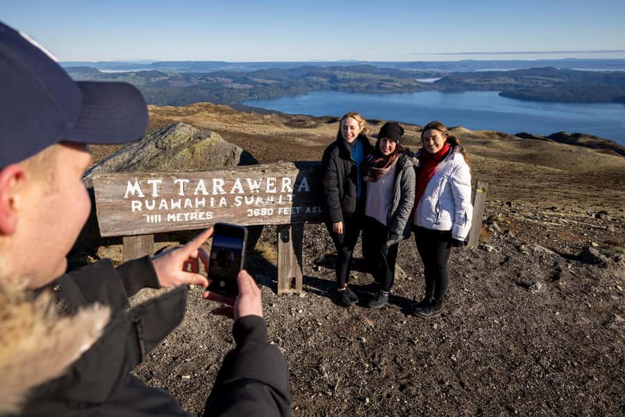 Rotorua: Helicopter Flight and Guided Walk on Mt Tarawera - What the guide commentary adds