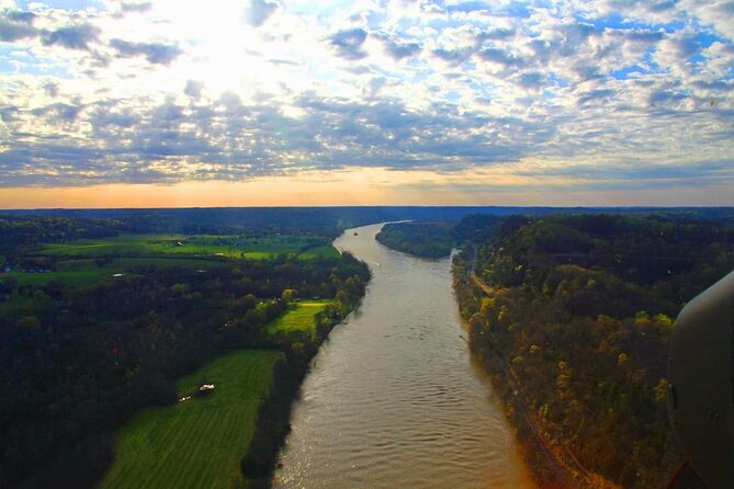 Scenic River & Nature Helicopter Tour from Nashville - Following the Cumberland River from the air