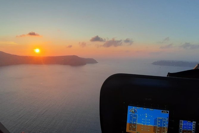Shared Helicopter Tour Santorini 20 minutes - 2 passengers - Akrotiri and its Bronze Age past