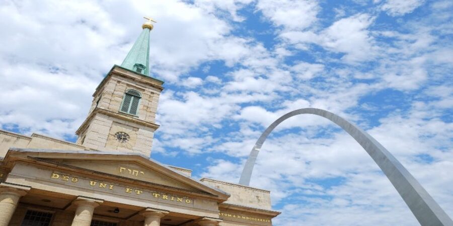 St. Louis Premium Driving Tour with Helicopter Ride & Cruise - Understanding the riverfront from the Mississippi