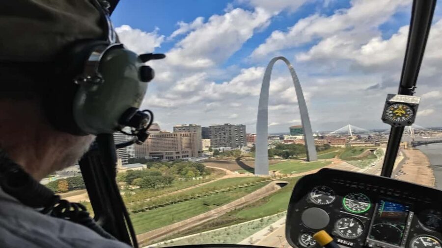 St. Louis Premium Driving Tour with Helicopter Ride & Cruise - What the guide adds to the drive