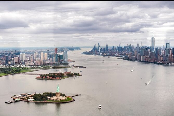 The Empire Helicopter Tour of New York - Commentary, pilots, and the quality of the ride