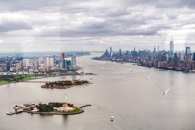 The Manhattan Helicopter Tour of New York - A fast flight with a full Manhattan view