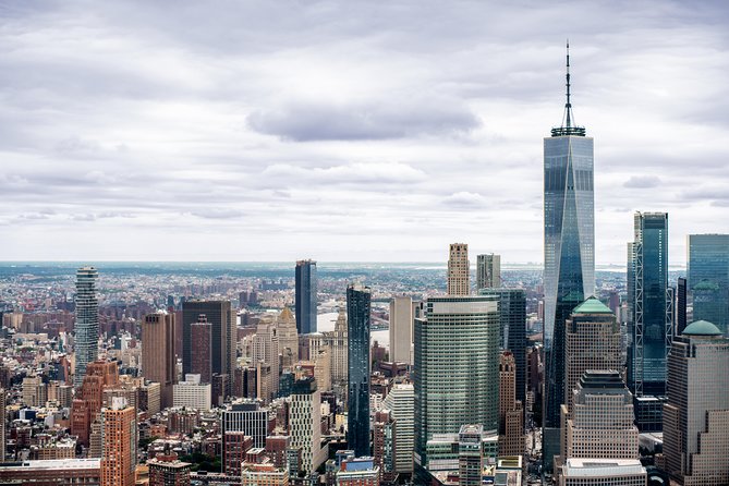 The Manhattan Helicopter Tour of New York - Lift-off over One World Trade Center