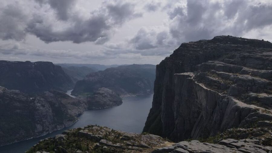 Trolltunga Helicopter & Waterfalss Sightseeing From Bergen - Why the helicopter changes the Trolltunga experience