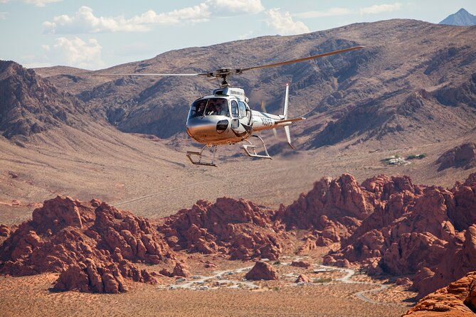 Valley of Fire Helicopter Tour and Landing with Champagne Toast - The flight toward Valley of Fire