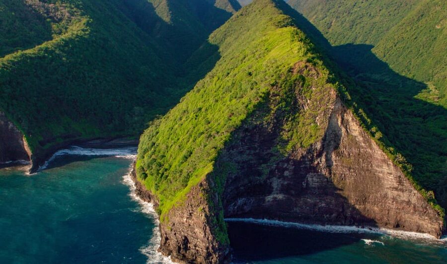 Waikoloa: Big Island Spectacular Helicopter Tour - Black sand beaches and the power of old eruptions
