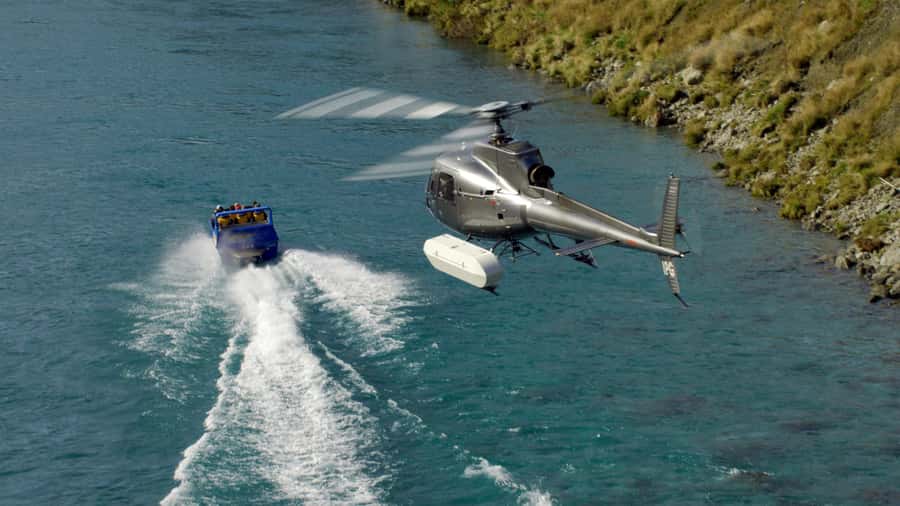 Wānaka: Heli Siberia Max - Helicopter Flight, Hike, Jet Boat - Starting at Makarora with a careful safety briefing